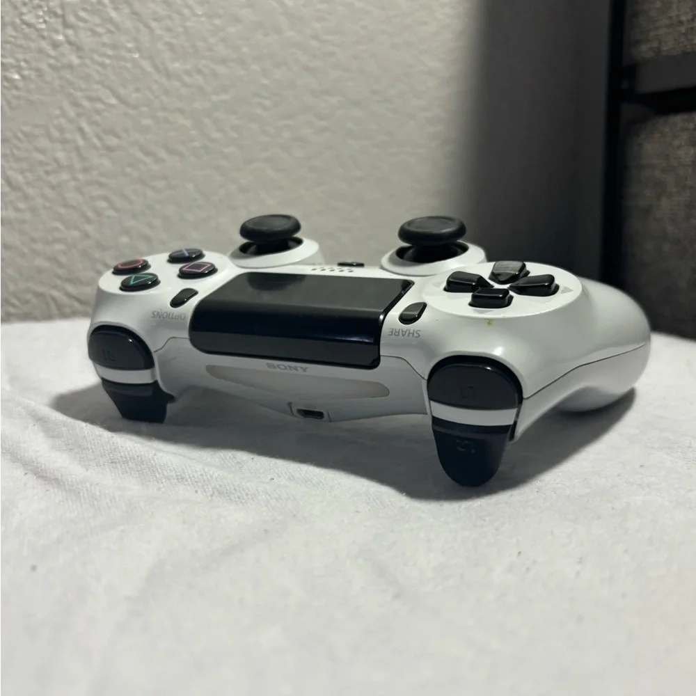 White VR Controller